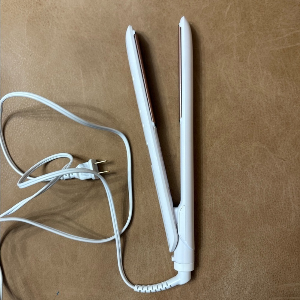 Conair Double Ceramic Flat Iron 1-inch Digital Flat Iron Used A Handful Of Times - Picture 4 of 7